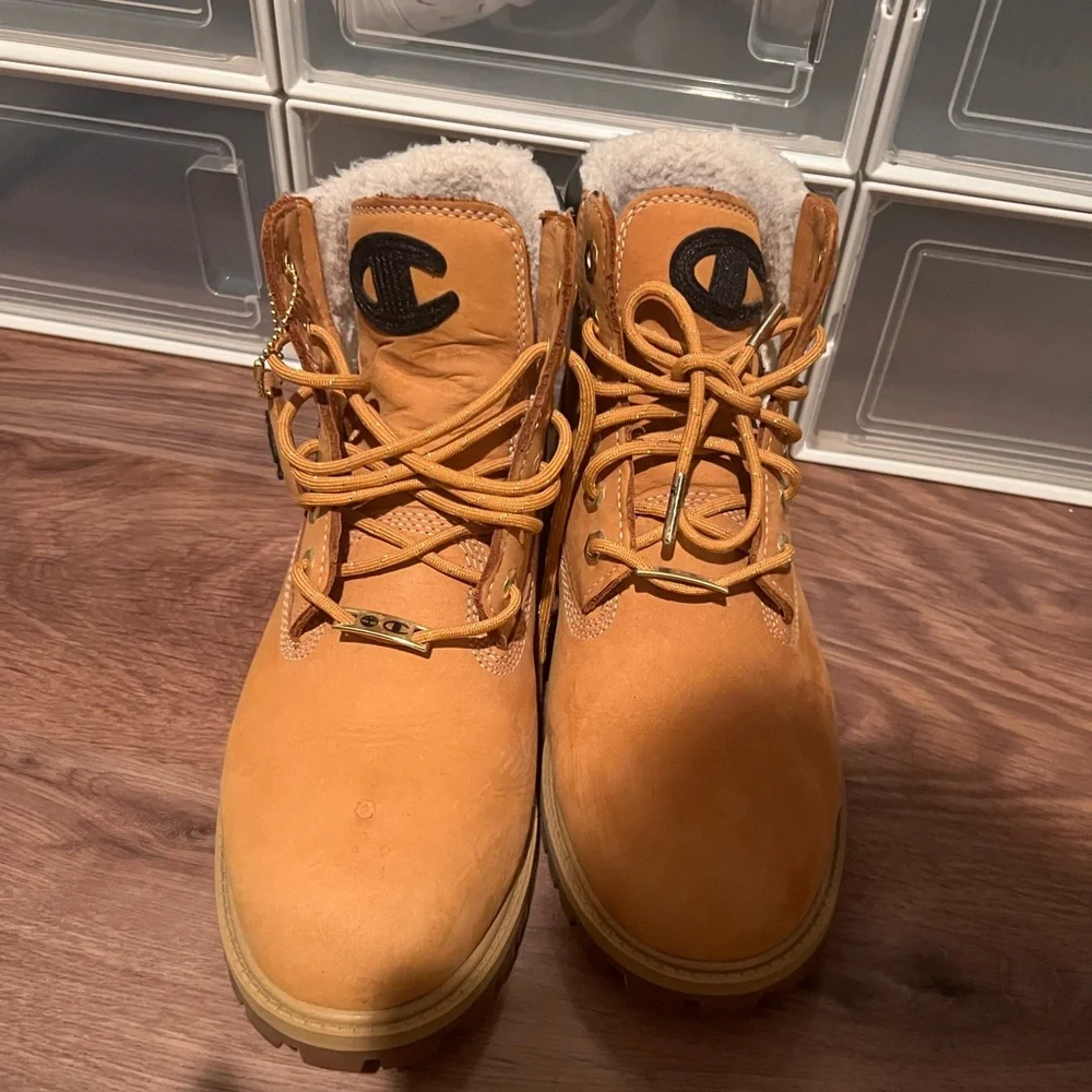 Timberland Wheat Tan Lace-Up Shearling Collar Women's Boots - Picture 2 of 2